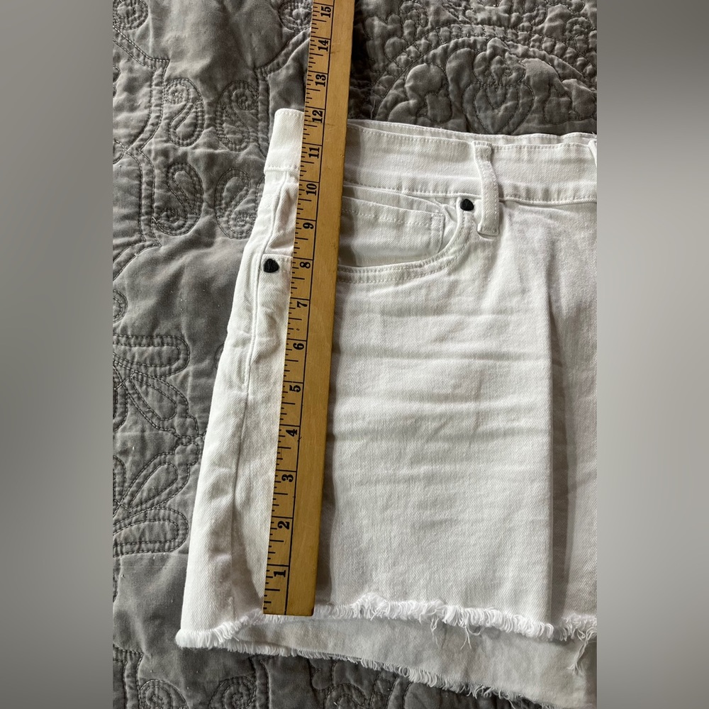 NWT Kut From The Kloth Jane High Rise White Denim Cutoff Shorts Size 12 - Picture 10 of 11